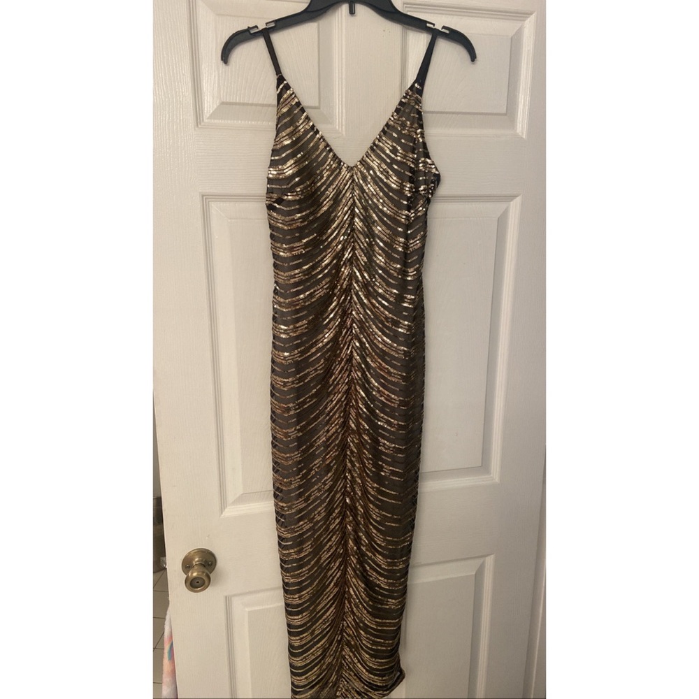 NEVER WORN DRESS PERFECT FOR HOLIDAYS❤️